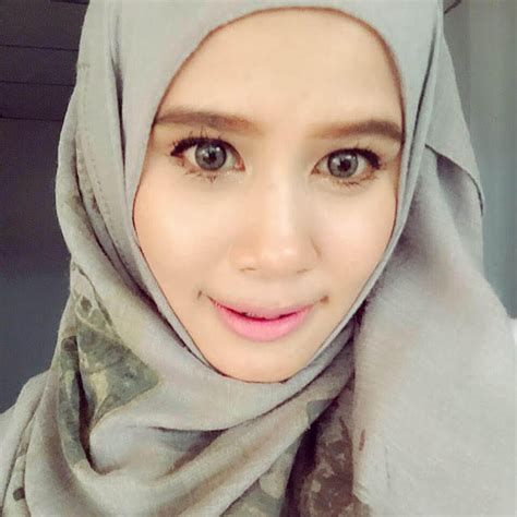 wanita muslimah cantik asal thailand biodata terbaru