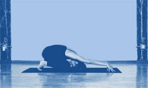 60 Second Yoga Video Two Essential Yoga Stretches Mindbodygreen
