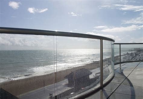 Di un parapetto di un terrazzo di proprietà esclusiva che, . Parapetto in vetro: quanto costa - Edilnet.it