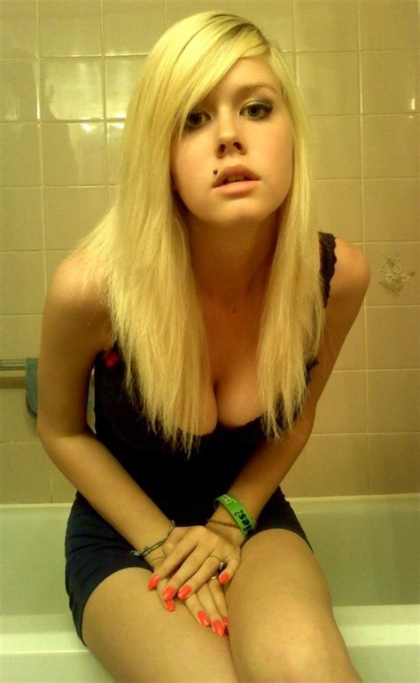 ᐅ blonde scene girl with big boobs