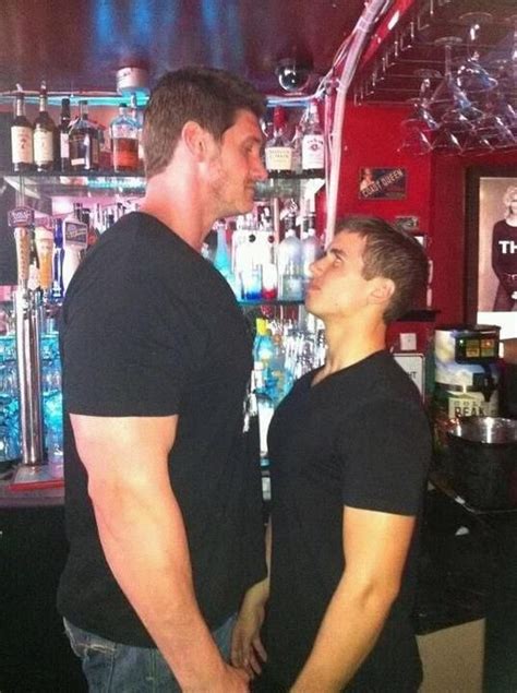 Pin By Louis Roch On Size Difference V 2 0 Tall Guys Bear Men