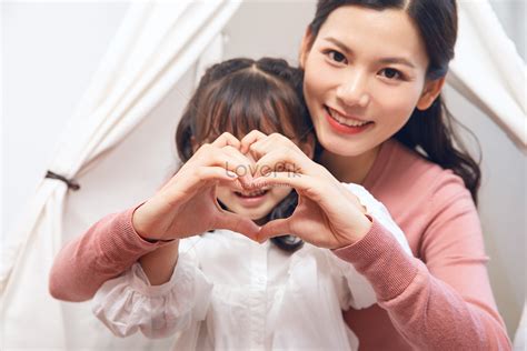 mom and girl picture and hd photos free download on lovepik