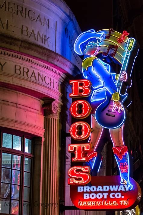Pin By Glenda Frese On Neon In The Night Neon Signs Cool Neon Signs