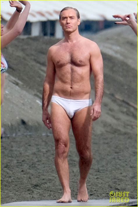 jude law leaves nothing to the imagination in these shirtless speedo photos photo 4269889
