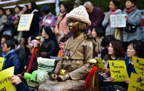 Japan And South Korea Agree Ww2 Comfort Women Deal Bbc News