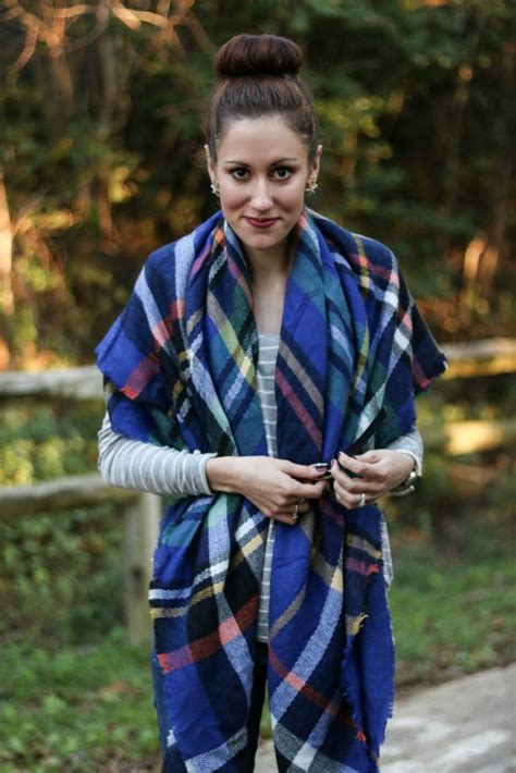 ways  wear  plaid blanket scarf style coming  roses