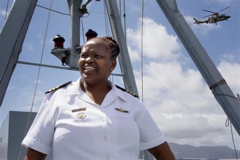 afrique du sud une première femme noire à la tête d un navire militaire lawrence bartlett