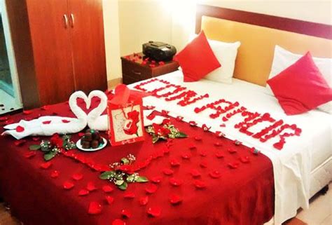 habitaciones romÁnticas con velas y pÉtalos de rosa para mi novia