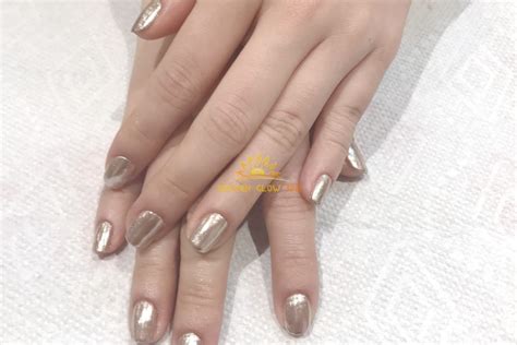 chrome nails golden glow spa