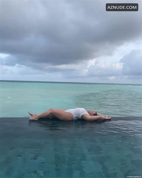 demi lovato sexy enjoys her vacation in the maldives aznude