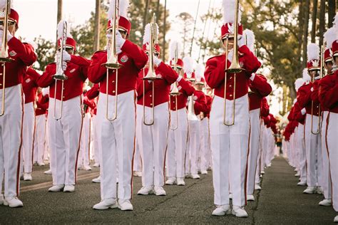 pasadena   marching bands selected  join  rose parade pasadena california hotels