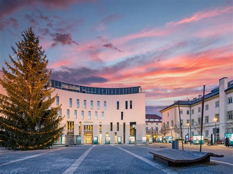 rathausplatz historische staette outdooractivecom