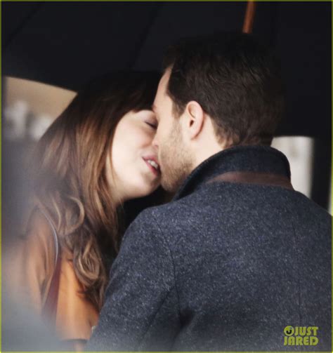 jamie dornan and dakota johnson kiss on fifty shades darker