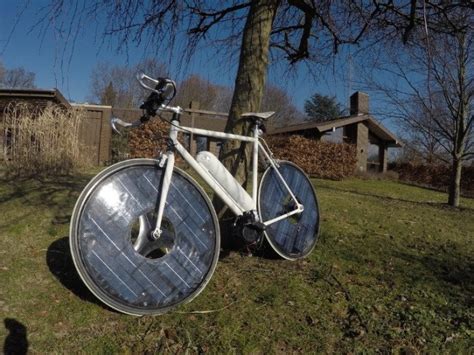 this solar powered e bike has a top speed of 30 mph