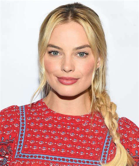 margot robbies favorite beauty products instylecom