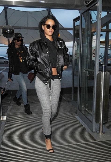 rihanna strappy sandals in 2020 rihanna looks celebrity style casual rihanna outfits