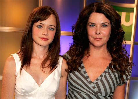 Lauren Graham And Alexis Bledel On The Gilmore Girls A
