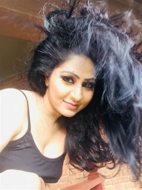 Actress Udayanthi Kulathunga Latest Photos On Photo