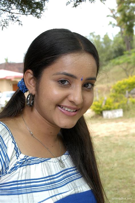 cute photos malayalam movie actress bhama latest photos