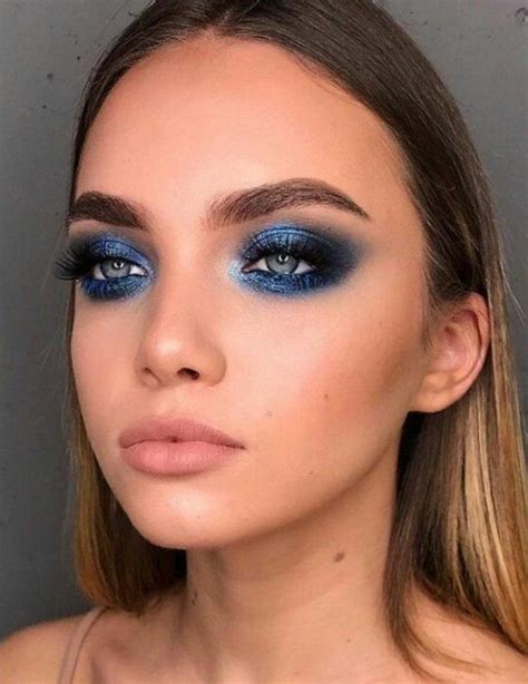 classic blue es elegido como el color del  por pantone maquillaje