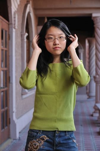 젊은 중국 안경 쓴 여자 대한 20 29세에 대한 스톡 사진 및 기타 이미지 istock