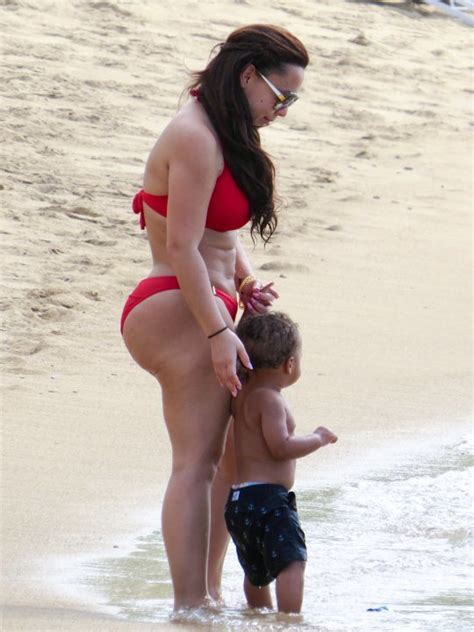 mtafutaji blog chris bosh wife adrienne bosh showing off her bikini donk on a beach in puerto