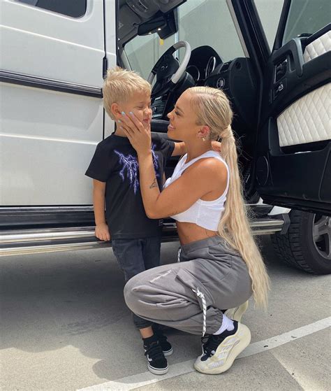 Stunning Insta Wallpaper Of Actress Tammy Hembrow Tammy Hembrow