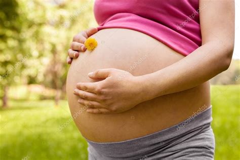kobieta w ciąży — zdjęcie stockowe © grki 46319377