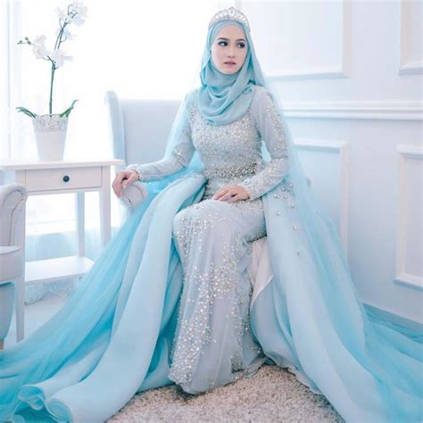inspirasi gaun pernikahan  gak berwarna putih