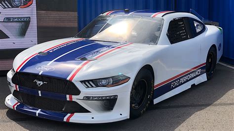ford mustang nascar xfinity series unveiled race debut  february autoevolution