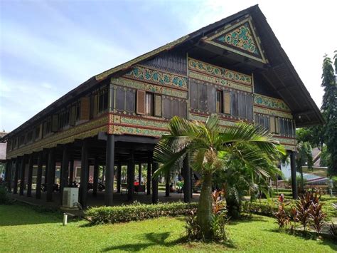 rumah adat suku aceh daerah istimewa ujung pulau sumatera