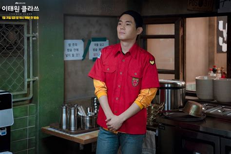 [photos] new stills added for the upcoming korean drama itaewon class