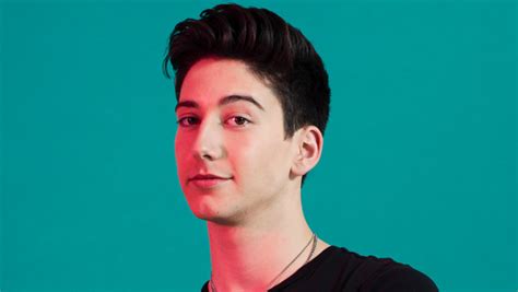 Milo Manheim Interview Talks ‘zombies 2 ’ Going To College And More