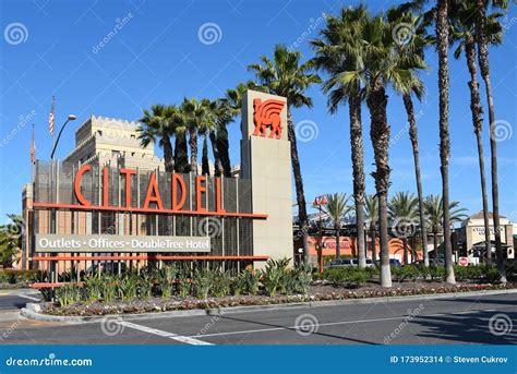 outlet shopping mall los angeles walden wong