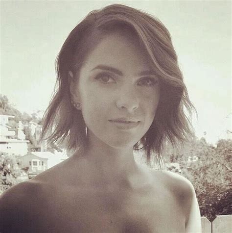 27 Pictures Of Actress Shelley Hennig Peanut Chuck