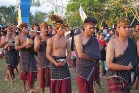 wisata budaya lombok utara pakaian adat bayan lombok utara