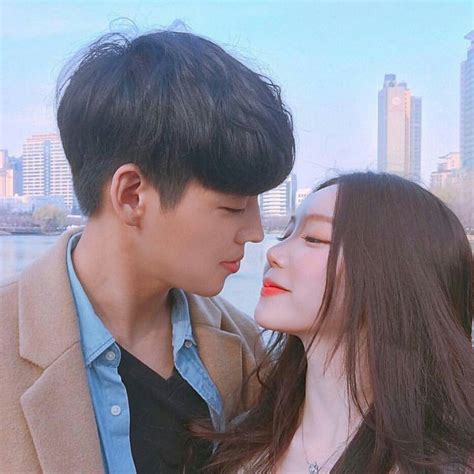Korean Couple Ulzzang Kiss On The Forehead Casal Ulzzang Casal