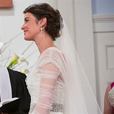 all the details on the himym wedding dress it s one of my all time
