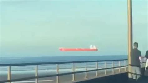 Optical Illusion Makes Boat Appear To Float In The Sky Metro Video