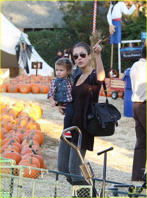 Jessica Alba And Honor Pumpkin Patch Things Up Photo 2308671 Celebrity