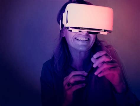 12 examples of how virtual reality will help your business