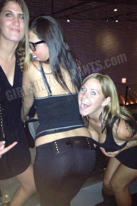 chicago s best waitress girls in yoga pants