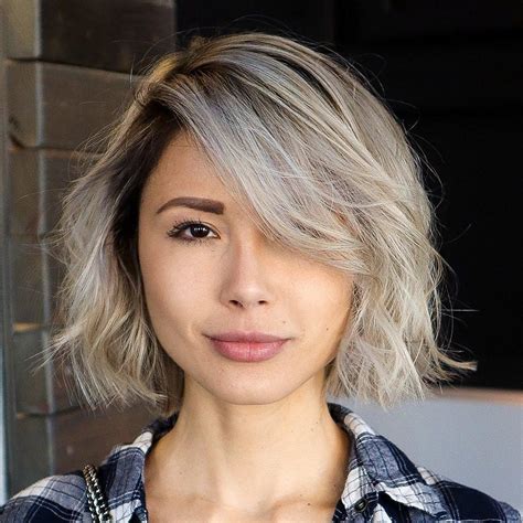 01.02.2022 · il taglio consigliato per chi ha il viso tondo è scalato ai lati. Tagli capelli per viso tondo: nuove tendenze nel 2021 - capellidistile.it