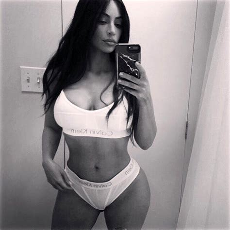 topless kim kardashian showed her boobs and big ass