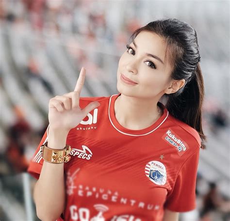 Wanita Cantik Cewe Sexy Bidadari Tribun Suporter Sepak Bola Liga