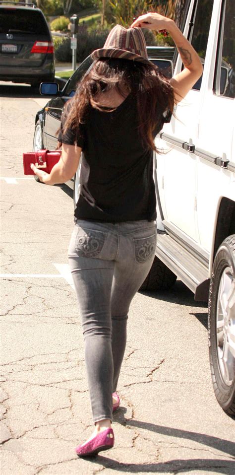 Megan Foxs Tight Butt In Skinny Jeans