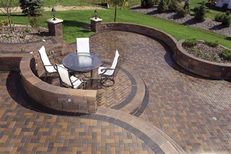 build contended  stunning patio  pathways   brick paver