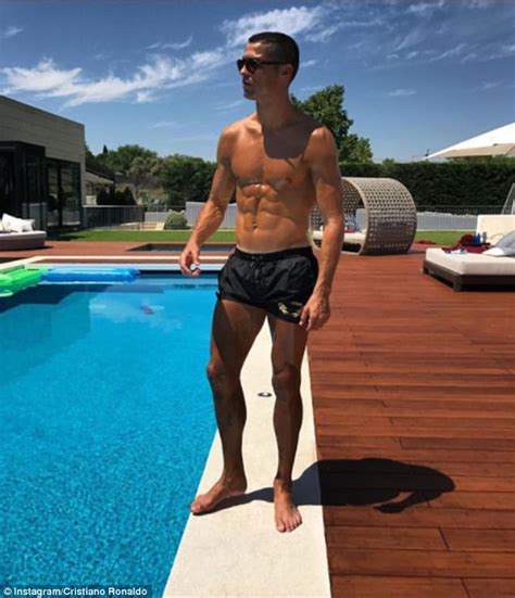 Inside Cristiano Ronaldo S £4 8m Mansion Daily Mail Online