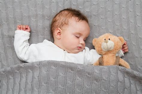 estas son las  razones por las  tu bebe se despierta en la noche