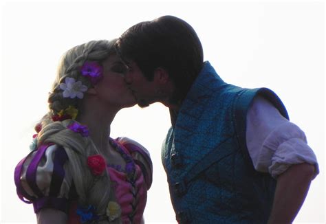 Rapunzel And Flynn Kiss By Elinextwilight On Deviantart